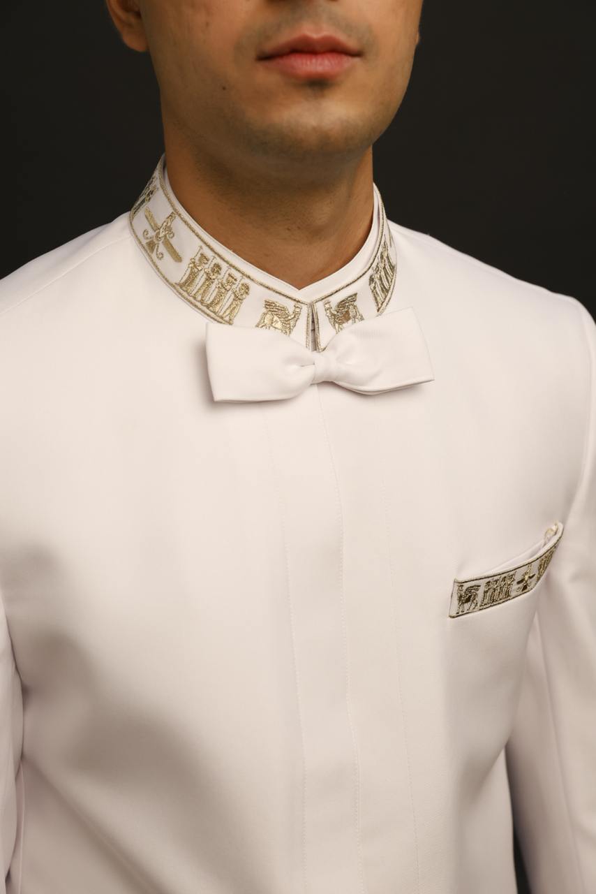 Close-up of white Dagli collar and pocket embroidery