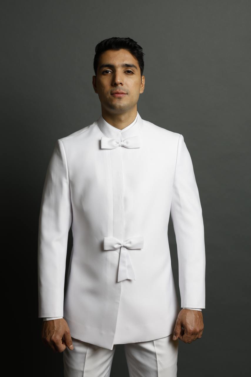 Collection photoshoot portrait in white Dagli
